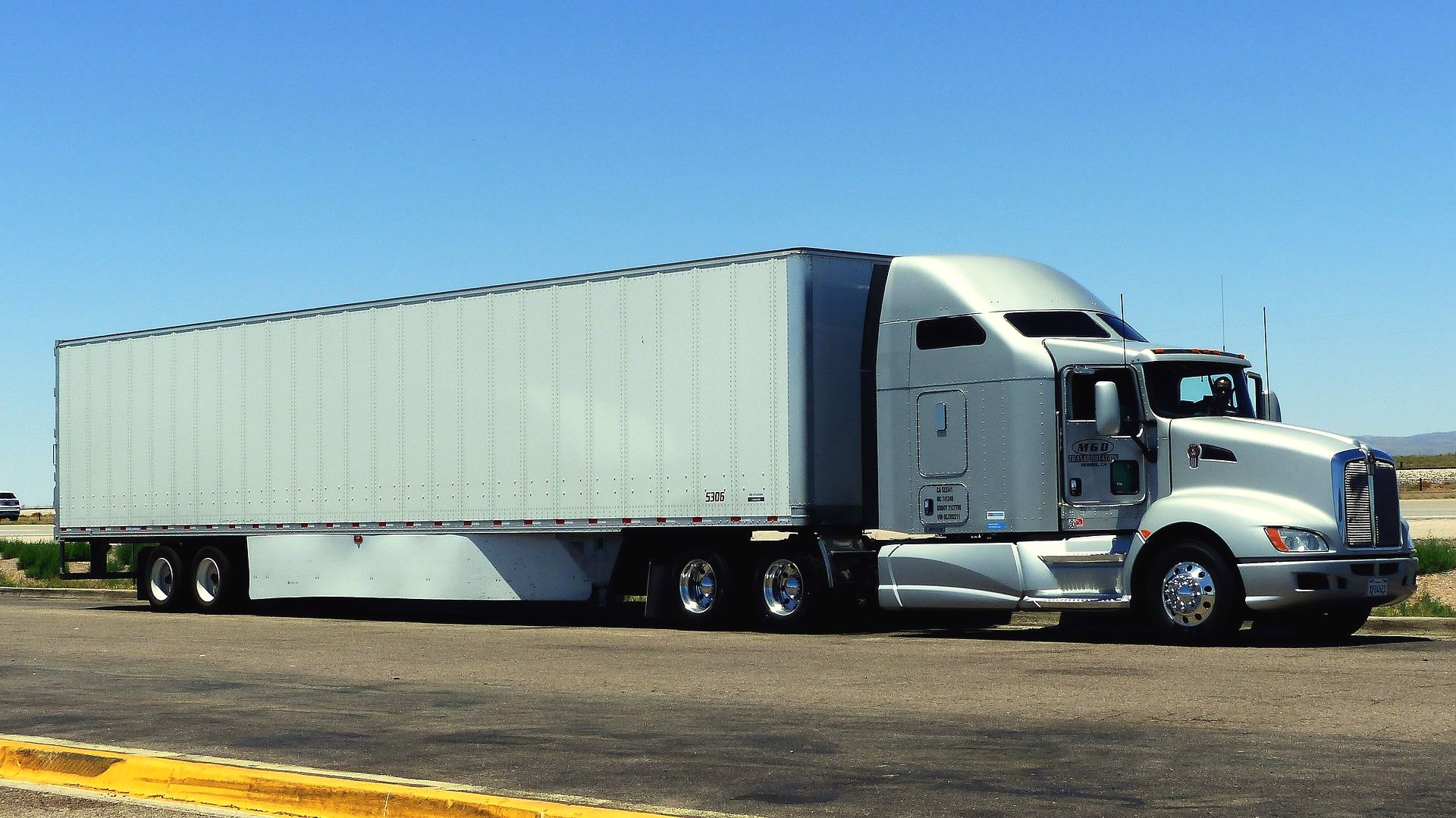 truck-4052687_1920